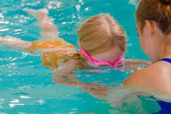 4 Things to Consider Before Signing Up Your Kid for Swimming Lessons