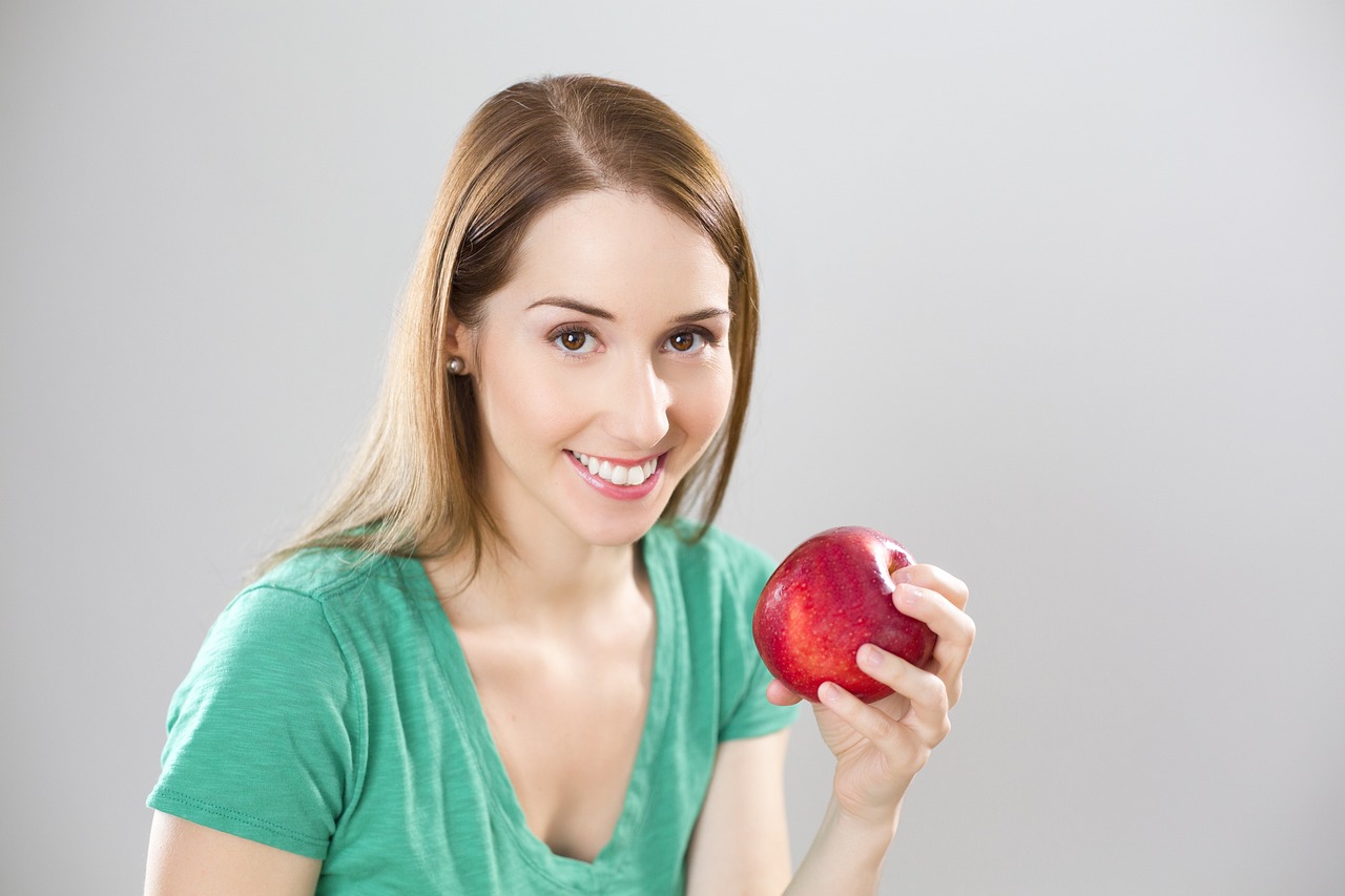 Apple, health, woman — Treatment of Lung Diseases with Zithromax